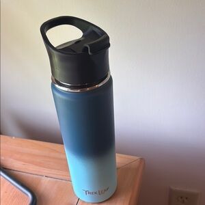 Gradient Blue Water Bottle Trek Leaf